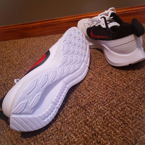 Nike Todos, Men Sneakers Size 11.5